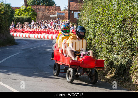 Cookham Dean, UK. 1. September, 2019. Ein custom-built Kart konkurriert im Cookham Dean Schwerkraft Grand Prix zugunsten der Thames Valley und Chiltern Air Ambulance. Credit: Mark Kerrison/Alamy leben Nachrichten Stockfoto