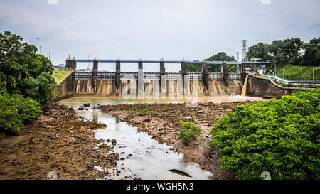 Panamakanal dam im Miraflores See Stockfoto