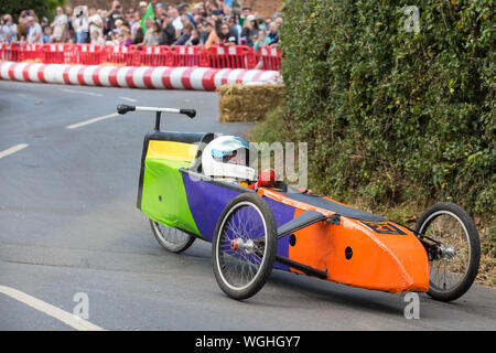 Cookham Dean, UK. 1. September, 2019. Ein custom-built Kart konkurriert im Cookham Dean Schwerkraft Grand Prix zugunsten der Thames Valley und Chiltern Air Ambulance. Credit: Mark Kerrison/Alamy leben Nachrichten Stockfoto