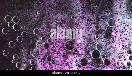 Zusammenfassung Hintergrund mit bunten Quarzsand und Luftblasen. Stockfoto