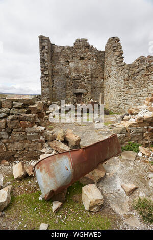 Die verlassenen Ruinen von crackpot Hall, Wanne, in der Nähe von Keld, mit Blick auf den Fluss Swale und Kisdon Schlucht, Swaledale, Yorkshire Dales National Park, Großbritannien Stockfoto