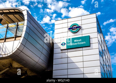 Die Außenseite des West Silvertown DLR Station, East London, Großbritannien Stockfoto