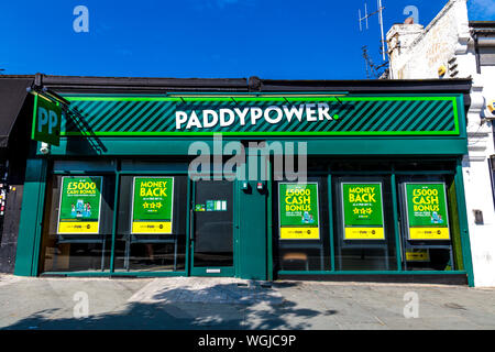 Paddy Power Wettstube (Abtei Holz, UK) Stockfoto