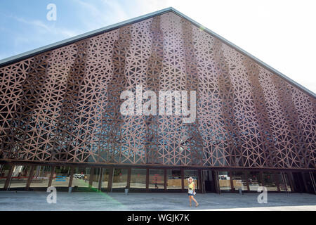 Arles, Frankreich - 27. Juni 2017: Fassade der Luma Stiftung in Arles. Frankreich Stockfoto