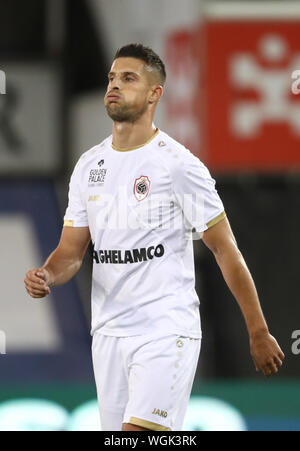 WAREGEM, Belgien - 01 September: Kevin Mirallas von Antwerpen sieht während der Jupiler Pro League Spieltag 6 zwischen Zulte Waregem und Royal Antwerpen FC am 01 September, 2019 in Waregem, Belgien niedergeschlagen. (Foto von Vincent Van Doornick/Isosport) Credit: Pro Schüsse/Alamy leben Nachrichten Stockfoto