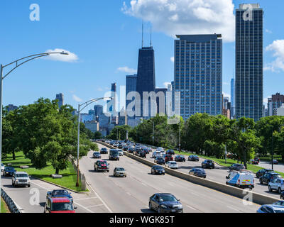 Viel Verkehr auf southbound Lake Shore Drive, Chicago, Illinois. Stockfoto