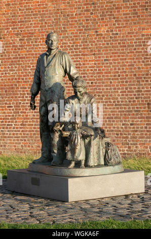 Legacy Skulptur am Albert Dock in Liverpool Stockfoto