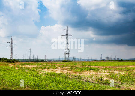 Ansicht der Matrai Eromu (Braunkohle Kraftwerk) am Fuße des Matra-gebirge, Visonta, Ungarn Stockfoto