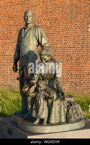 Legacy Skulptur am Albert Dock in Liverpool Stockfoto