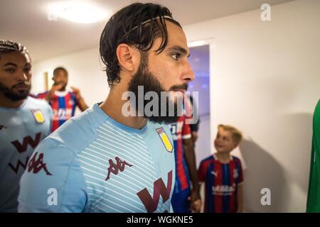 LONDON, ENGLAND - 31. August: Jota von Aston Villa zu Fuß in den Tunnel vor der Premier League Match zwischen Crystal Palace und Aston Villa an der Selhurst Park am 31. August 2019 in London, Vereinigtes Königreich. (Foto von Sebastian Frej/MB Medien) Stockfoto