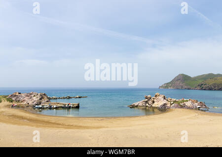 Eine herrliche Landschaft am Meer in Agios Ioannis, Agios Prokopios, Griechenland Stockfoto