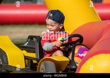 TOWCESTER, VEREINIGTES KÖNIGREICH. 01 Sep, 2019. Kinder genießen die Go-Kart-Bahn während der Präsentation nach winnerÕs SundayÕs Rennen der FIA World Endurance Championship mit 4 Stunden Silverstone Silverstone Circuit am Sonntag, September 01, 2019 in TOWCESTER, ENGLAND. Credit: Taka G Wu/Alamy leben Nachrichten Stockfoto