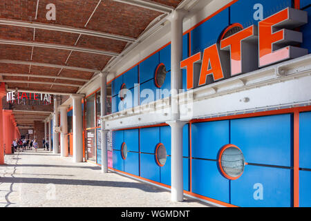 Tate Liverpool, die Kolonnaden, die Royal Albert Waterfront Dockand, Liverpool, Liverpool, Merseyside, England, Vereinigtes Königreich Stockfoto