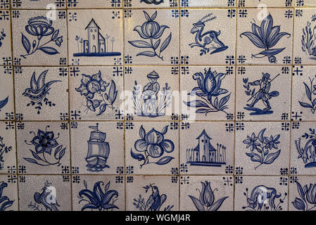 Lissabon, Portugal - 26. Juli 2019: Vintage Azulejos, traditionellen portugiesischen Kacheln Stockfoto