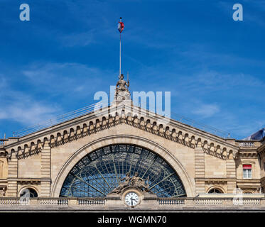 PARIS, FRANKREICH - 04. AUGUST 2018: Außenansicht der Fassade des Bahnhofs Gare du Nord (Architekt Jacques Hittorff) Stockfoto