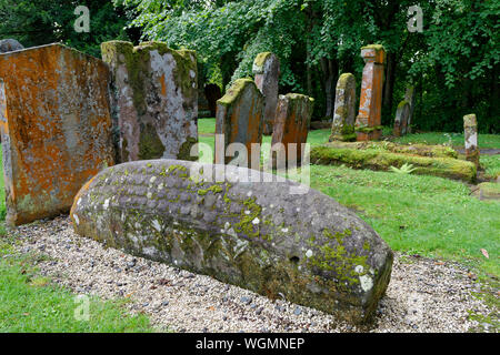 11. Jahrhundert Viking Hogback Stein, Luss Kirche, Loch Lomond, Argyll, Schottland, Großbritannien Stockfoto