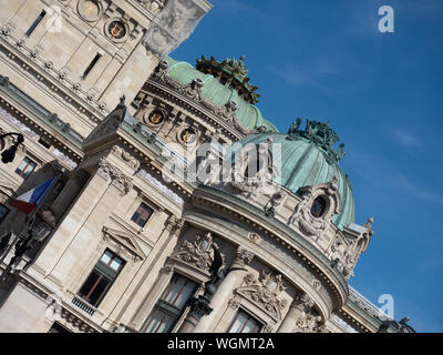 PARIS, FRANKREICH - 04. AUGUST 2018: Architektonische Details am Palais Garnier (Opéra Garnier) Stockfoto