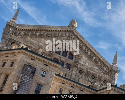 PARIS, FRANKREICH - 04. AUGUST 2018: Hintere Erhebung des Palais Garnier (Pariser Oper) Stockfoto