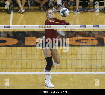 Austin, TX, USA. 1. Sep 2019. USC Trojans JENNA ADAMS (20) Während ein NCAA Volleyball Match zwischen der Universität von Texas und an der Universität von Südkalifornien an Gregory Gymnasium in Austin, Texas am 1. September 2019. Credit: Scott Coleman/ZUMA Draht/Alamy leben Nachrichten Stockfoto