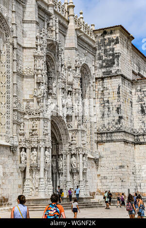 Lissabon, Portugal - Juli 26, 2019: Stein varving Details auf der World Heritage Jeronimos Kloster in Belem aufgeführt Stockfoto