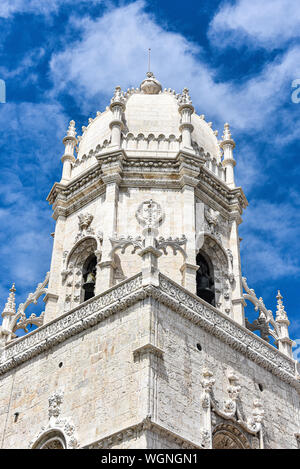 Lissabon, Portugal - Juli 26, 2019: Stein varving Details auf der World Heritage Jeronimos Kloster in Belem aufgeführt Stockfoto