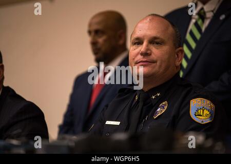 Odessa, Texas, USA. 1. Sep 2019. Odessa Polizeichef MICHAEL GERKE besucht eine Pressekonferenz an der Universität von Texas Permian in Odessa, Texas. Ein Amokläufer erschossen fünf Menschen und verletzte 21 andere am Tag zuvor am 12.08.31. Die Zahl der Todesopfer stieg auf sieben als der Morgen des 4.9.1. Quelle: Joel Engel Juarez/ZUMA Draht/Alamy leben Nachrichten Stockfoto