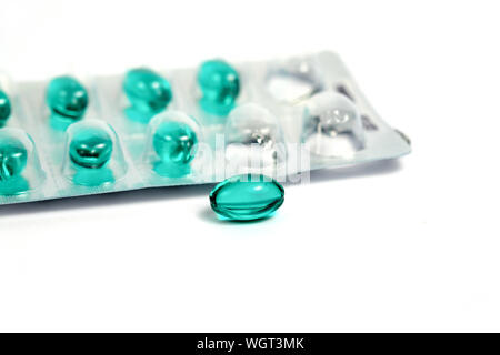 Medizinisches Konzept mit Medizin Pillen auf weißem Hintergrund Stockfoto