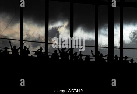 London, Großbritannien. 1. Sep 2019. Die Anhänger des FC Arsenal sind in der steht in der englischen Premier League North London Derby zwischen Arsenal und Tottenham Hotspur im Emirates Stadium in London, Großbritannien an Sept. 1, 2019 gesehen. Credit: Han Yan/Xinhua/Alamy leben Nachrichten Stockfoto