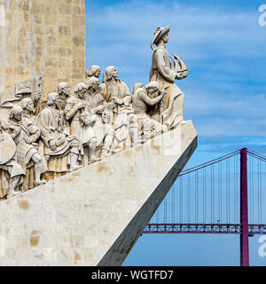 Lissabon, Portugal - 26. Juli 2019: Padrao dos Descobrimentos (Denkmal der Entdeckungen), mit Blick auf den Fluss Tejo in Belem. Stockfoto