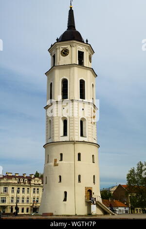 Glockenturm auf dem Domplatz, Vilnius, Litauen Stockfoto