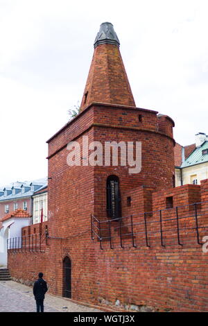 Die Verteidigungsmauern und Befestigungsanlagen von Warschaus Altstadt in Polen Stockfoto