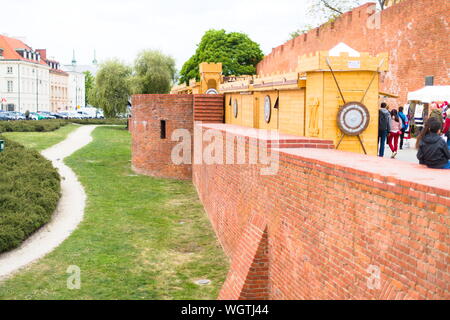 Die Verteidigungsmauern und Befestigungsanlagen von Warschaus Altstadt in Polen Stockfoto