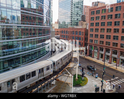 CTA erhöhten Züge an der "Kurve" in Chicago, Illinois. Stockfoto