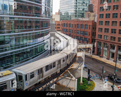 CTA erhöhten Züge an der "Kurve" in Chicago, Illinois. Stockfoto