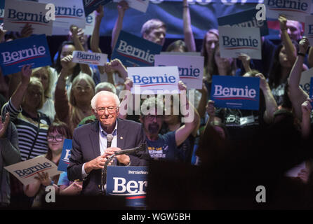 Portland, Maine, USA. 1. Sep 2019. September 1, 2019 - Portland, Maine. Die US-amerikanischen Senator Bernie Sanders Kampagnen für den demokratischen Präsidentschaftskandidaten während einer Kundgebung vor über 1.600 Fans am Staatstheater in Portland, Maine am Sonntag, 1. September 2019. Quelle: Michael G. Seamans/ZUMA Draht/Alamy leben Nachrichten Stockfoto