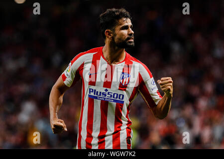 Madrid, Spanien. 01 Sep, 2019. Diego Costa von Atletico de Madrid feiert den Sieg in der Liga Match zwischen Atletico de Madrid und SD Eibar am Wanda Metropolitano Stadion in Madrid. (Endstand; Atletico de Madrid 3:2 SD Eibar) Credit: SOPA Images Limited/Alamy leben Nachrichten Stockfoto