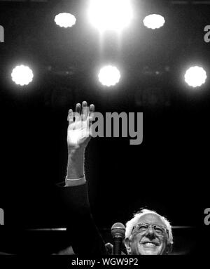 Portland, Maine, USA. 1. Sep 2019. September 1, 2019 - Portland, Maine. Die US-amerikanischen Senator Bernie Sanders Kampagnen für den demokratischen Präsidentschaftskandidaten während einer Kundgebung vor über 1.600 Fans am Staatstheater in Portland, Maine am Sonntag, 1. September 2019. Quelle: Michael G. Seamans/ZUMA Draht/Alamy leben Nachrichten Stockfoto