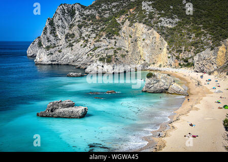 Praia Ribeira do Cavalo, einem versteckten Strand in der nähe von Sesimbra, Portugal Stockfoto