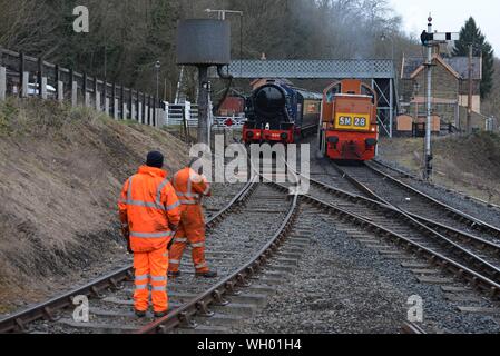 Personal Rangierlokomotiven einschließlich longmoor militärischen Eisenbahn 2-10-0" Gordon' an Highley, Severn Valley Railway, Shropshire Stockfoto