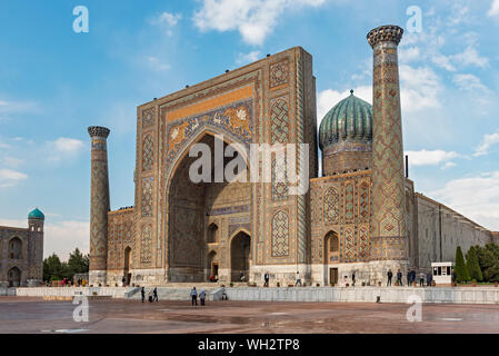 Sher-Dor Madrasah, Registan Platz, Samarkand, Usbekistan Stockfoto