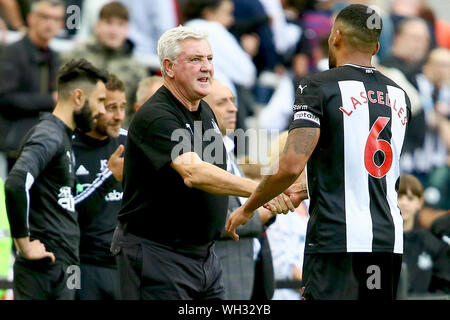 Manager von Newcastle, Steve Bruce United und Kapitän, Jamaal Lascelles - Newcastle United v Watford, Premier League, St James' Park, Newcastle upon Tyne, Großbritannien - 31 August 2019 Editorial nur verwenden - DataCo Einschränkungen Stockfoto