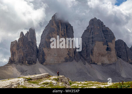 Die drei Gipfel Zinnen, sind drei markanten Gipfeln in Form von Zinnen in den italienischen Regionen Trentino-Südtirol und Venetien entfernt Stockfoto