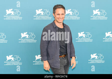 Venedig, Italien. 01 Sep, 2019. Gael Garcia Bernal besucht einen Fotoshooting für die Weltpremiere von Wasp Netzwerk während der 76. Filmfestival von Venedig Palazzo del Cinema am 01 September, 2019 in Venedig, Italien. Credit: Roberto Ricciuti/Erwachen/Alamy leben Nachrichten Stockfoto