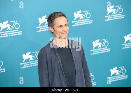Venedig, Italien. 01 Sep, 2019. Gael Garcia Bernal besucht einen Fotoshooting für die Weltpremiere von Wasp Netzwerk während der 76. Filmfestival von Venedig Palazzo del Cinema am 01 September, 2019 in Venedig, Italien. Credit: Roberto Ricciuti/Erwachen/Alamy leben Nachrichten Stockfoto
