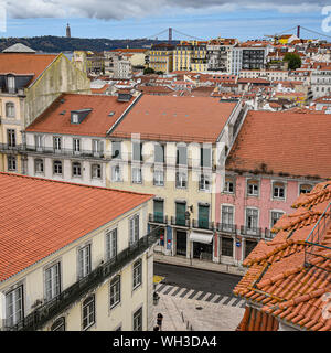 Blick über Lissabon und den Tejo vom Castelo de São Jorge, Alfama Stockfoto