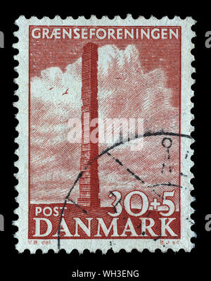 Stempel gedruckt in Dänemark zeigt Gedenkstätte auf Hojskamling an Skamling, circa 1953. Stockfoto