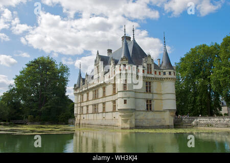 Renaissance Schloss d'Azay-le-Rideau und Graben auf einer Insel im Fluss Indre in 1518 bauen im Loire-Tal in Frankreich Stockfoto