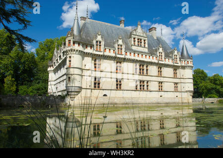 Renaissance Schloss d'Azay-le-Rideau und Graben auf einer Insel im Fluss Indre in 1518 bauen im Loire-Tal in Frankreich Stockfoto