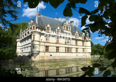 Renaissance Schloss d'Azay-le-Rideau und Graben auf einer Insel im Fluss Indre in 1518 bauen im Loire-Tal in Frankreich Stockfoto