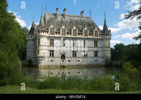 Renaissance Schloss d'Azay-le-Rideau und Graben auf einer Insel im Fluss Indre in 1518 bauen im Loire-Tal in Frankreich Stockfoto